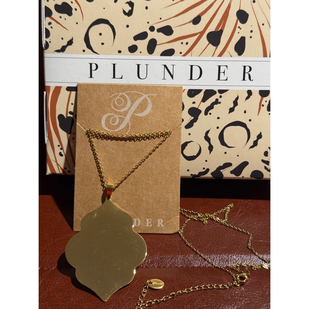 Plunder Design Gold Tone Quatrefoil Pendant Statement Necklace Adjustable Chain